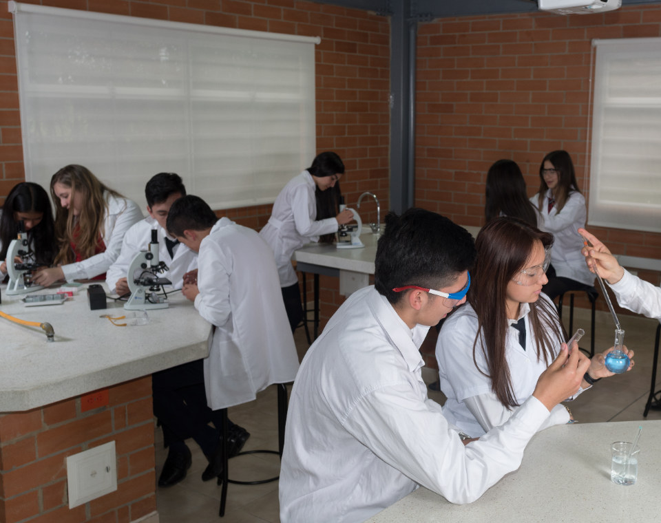 NUESTROS LABORATORIOS
